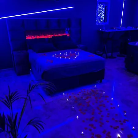 Chambre Romantique Avec Spa B Yetişkin Oteli *