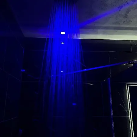 Chambre Romantique Avec Spa B Yetişkin Oteli Gruny
