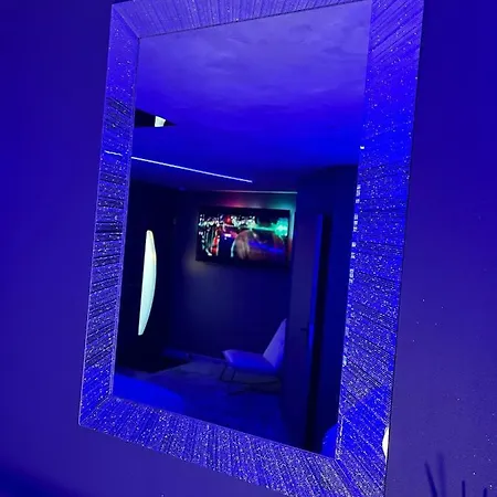 Chambre Romantique Avec Spa B Yetişkin Oteli