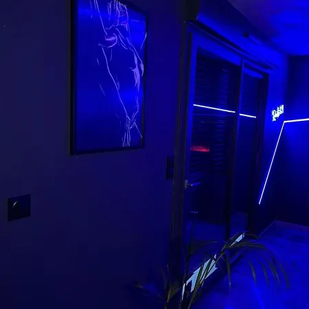 Chambre Romantique Avec Spa B Yetişkin Oteli Gruny